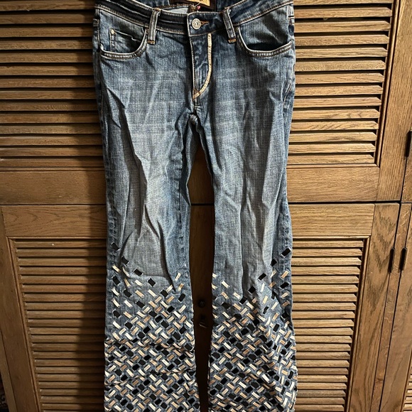 Beautiful BEBE ribbon embroidered jeans - Picture 8 of 8